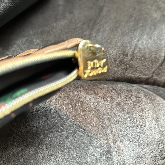 Betty Johnson eclectically paired tote and wallet.(SKU 245) - Picture 13 of 16